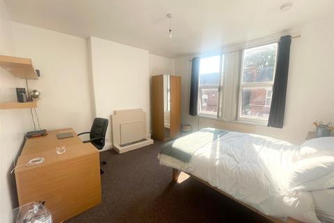 5 bedroom semi-detached house to rent, *£105pppw excluding bills* Church Avenue, Lenton, NG7 2EW