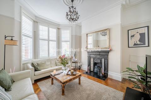 3 bedroom flat for sale, Queens Avenue, London, N10