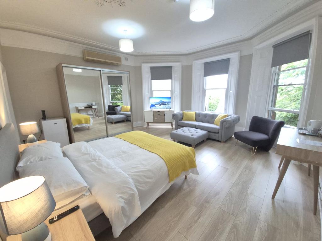Bedroom 6 (Ensuite)