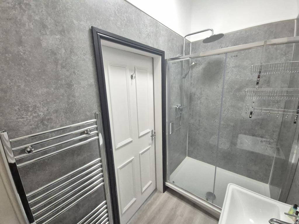Bedroom 3&#39;s Ensuite