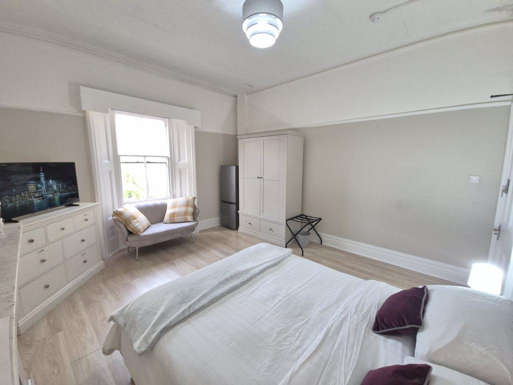 Bedroom 7 (Standard) - Available