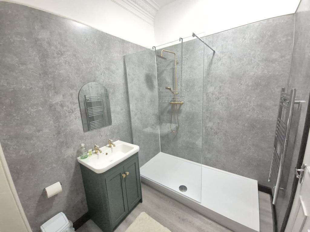 Bedroom 4&#39;s Ensuite