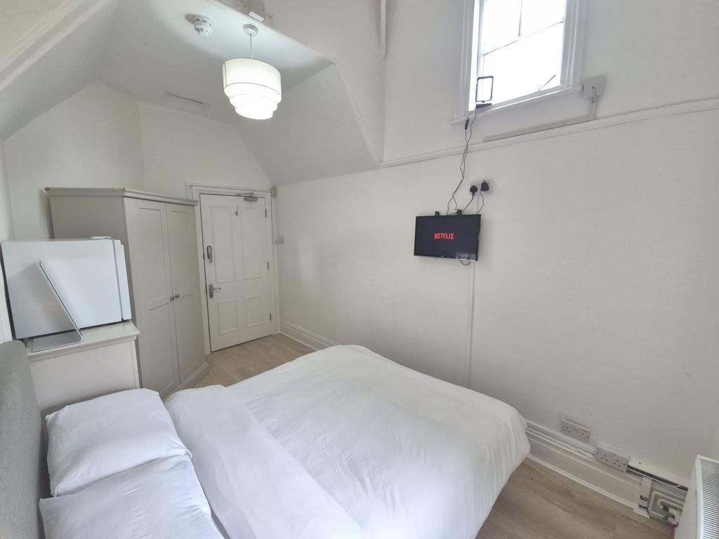 Room 10 - £675.00