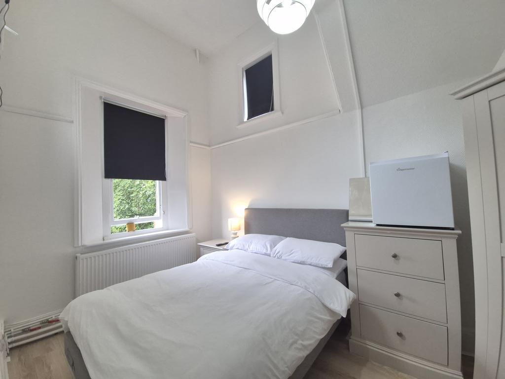 Room 10 - £675.00