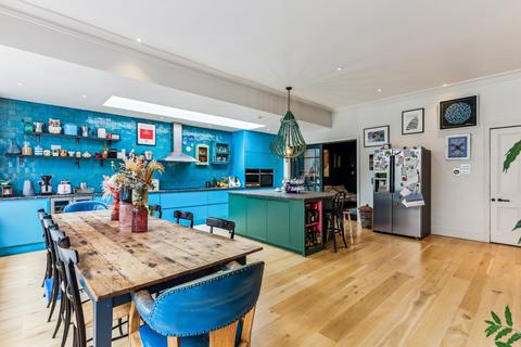 6 bedroom semi-detached house to rent, Twyford Avenue, London W3