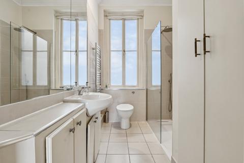 2 bedroom flat for sale, Marloes Road, London