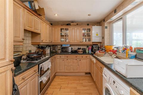3 bedroom end of terrace house for sale, Barnard Road, Enfield