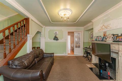 3 bedroom end of terrace house for sale, Barnard Road, Enfield