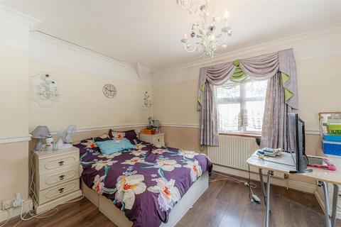 3 bedroom end of terrace house for sale, Barnard Road, Enfield