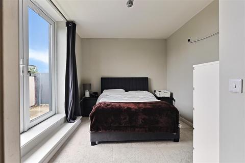 undefined, Magnetic Crescent, Enfield