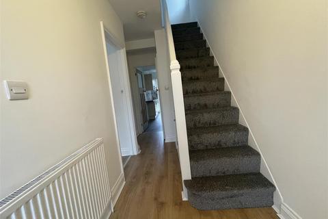 3 bedroom semi-detached house to rent, Littledale Street, Kempston, Bedford