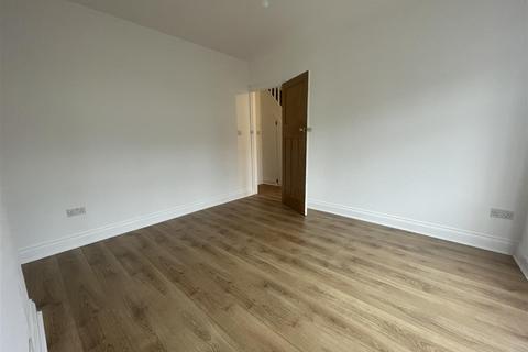 3 bedroom semi-detached house to rent, Littledale Street, Kempston, Bedford