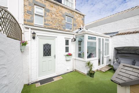 2 bedroom terraced house for sale, Les Monmains, Vale, Guernsey