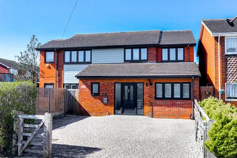 undefined, High Street, Henlow SG16