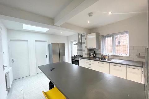 6 bedroom semi-detached house to rent, *£125pppw excluding bills* Coventry Road, Beeston, Nottingham, NG9 2EG