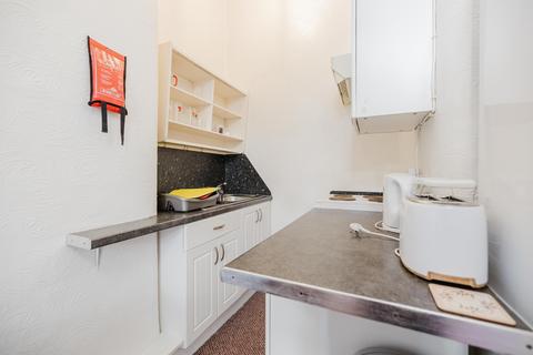 3 bedroom flat to rent, Gibson Street, Glasgow G12
