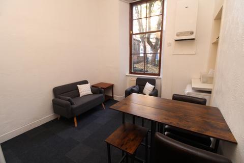3 bedroom flat to rent, Gibson Street, Glasgow G12
