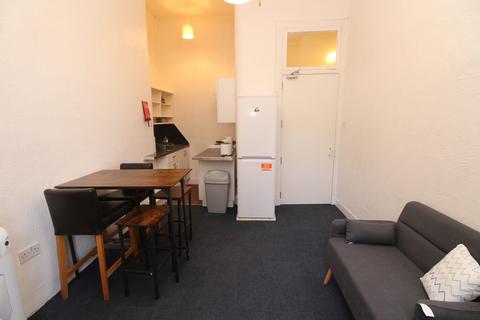 3 bedroom flat to rent, Gibson Street, Glasgow G12