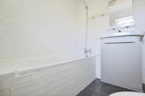 2 bedroom flat for sale, Emma Road, London