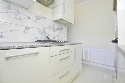 2 bedroom flat for sale, Emma Road, London