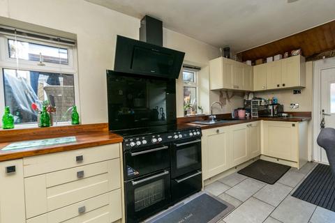 2 bedroom terraced house for sale, Lodge Street, Skelmanthorpe, HD8