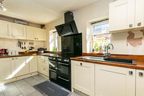 2 bedroom terraced house for sale, Lodge Street, Skelmanthorpe, HD8