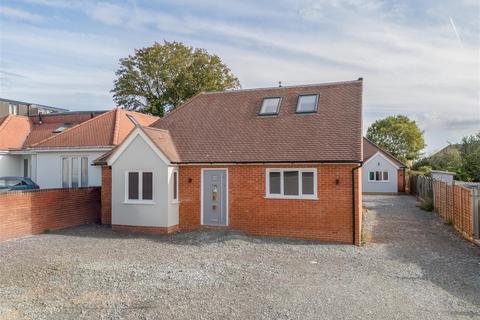 Peachtree Close, Hainault