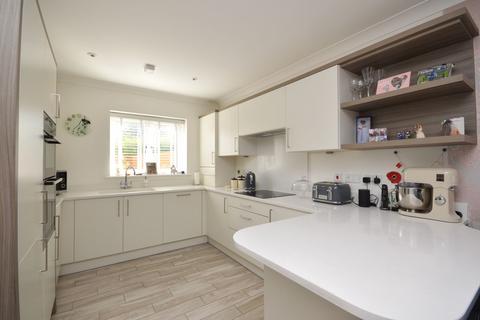 4 bedroom detached house for sale, George Close, Folkestone CT18
