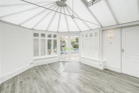 4 bedroom detached house for sale, South Drive, Ferring, Worthing, West Sussex, BN12