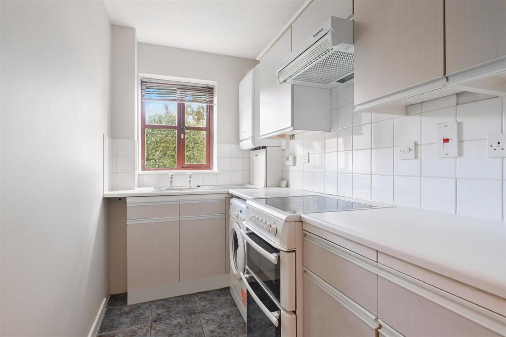 GRAYSHOT COURT, 2- (1).jpg