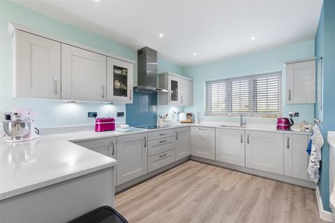 5 bedroom detached house for sale, Hollyblue Close, Drakes Broughton WR10