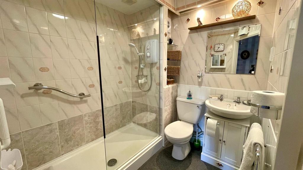 Tiled 3 piece shower room