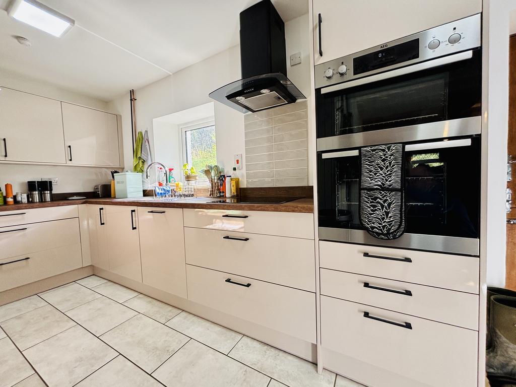 Kitchen (third image)