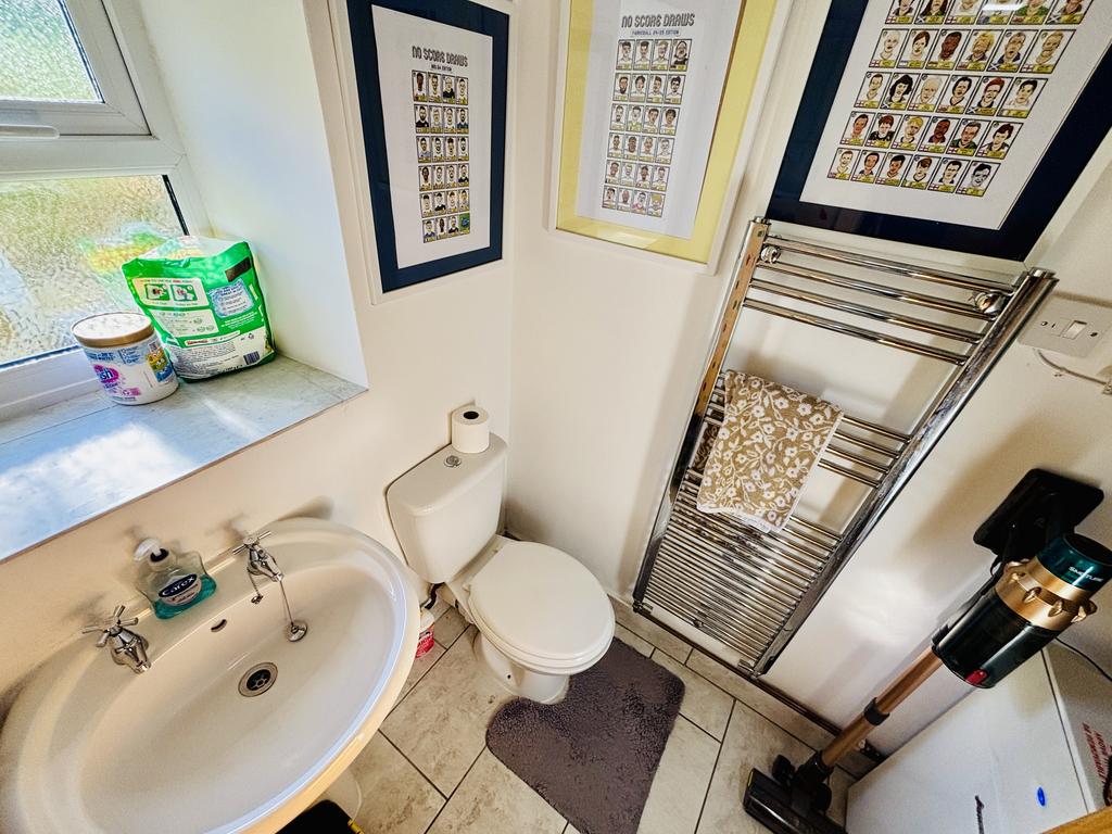 Cloakroom/utility room