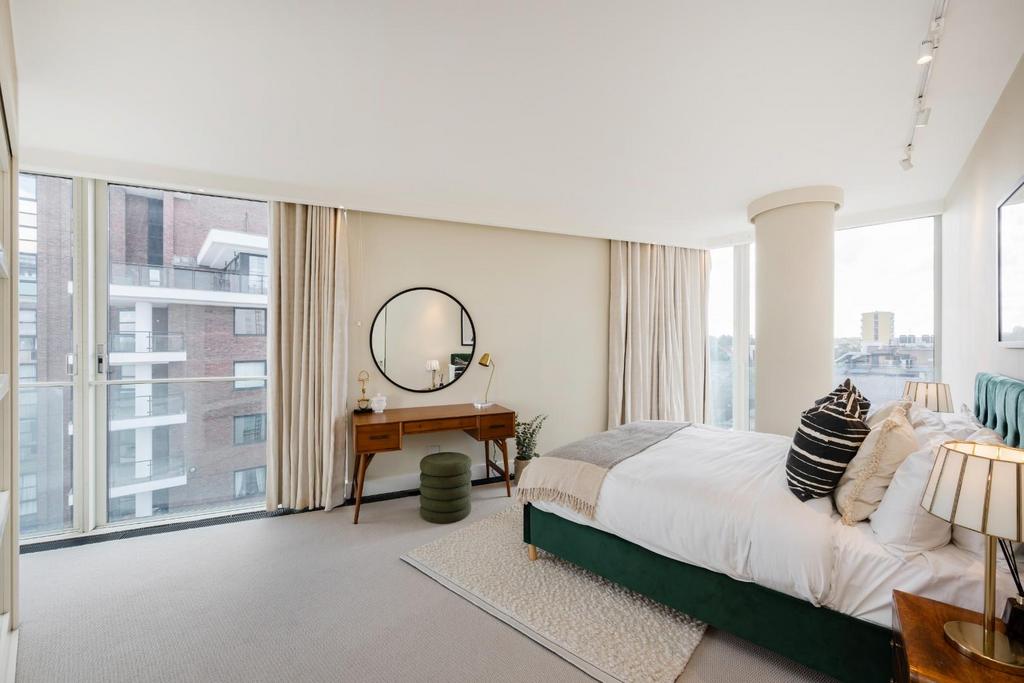 Flat 64-66 Riverside One Hi-51.jpg