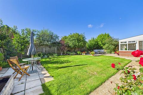 3 bedroom bungalow for sale, Cedar Close, Mattishall