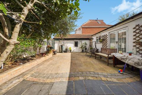 5 bedroom end of terrace house for sale, Gordon Road, Ilford IG1