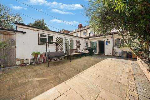 5 bedroom end of terrace house for sale, Gordon Road, Ilford IG1