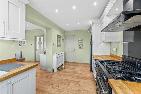 3 bedroom semi-detached house for sale, Moore Avenue, Thelwall, WA4