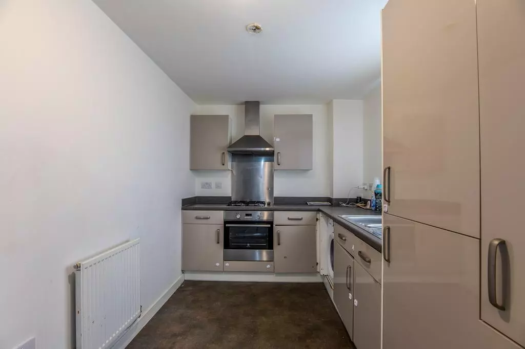 2 bedroom flat for sale - Photo 9