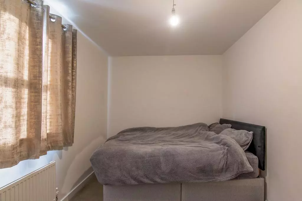 2 bedroom flat for sale - Photo 20