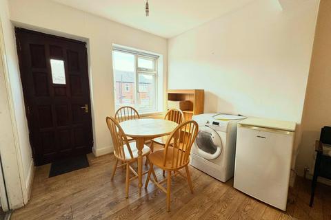 4 bedroom terraced house to rent, Leeds LS2