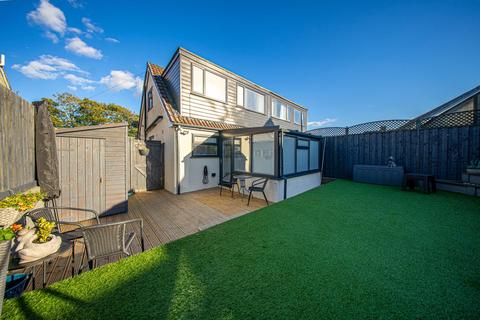 2 bedroom semi-detached house for sale, Reevy Avenue, Bradford BD6