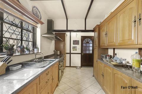4 bedroom detached house for sale, Starling Close, Buckhurst Hill, IG9