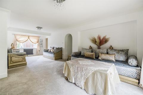 6 bedroom detached house for sale, Merlewood Close, High Wycombe HP11