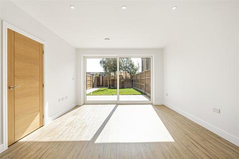 3 bedroom semi-detached house for sale, Northfield Avenue, Cambridge CB4