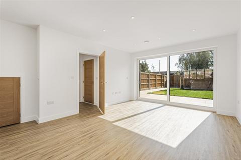 3 bedroom semi-detached house for sale, Northfield Avenue, Cambridge CB4