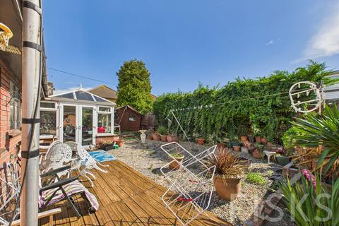 3 bedroom bungalow for sale, Ashingdale Close, Canvey Island, SS8