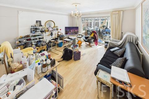 3 bedroom bungalow for sale, Ashingdale Close, Canvey Island, SS8
