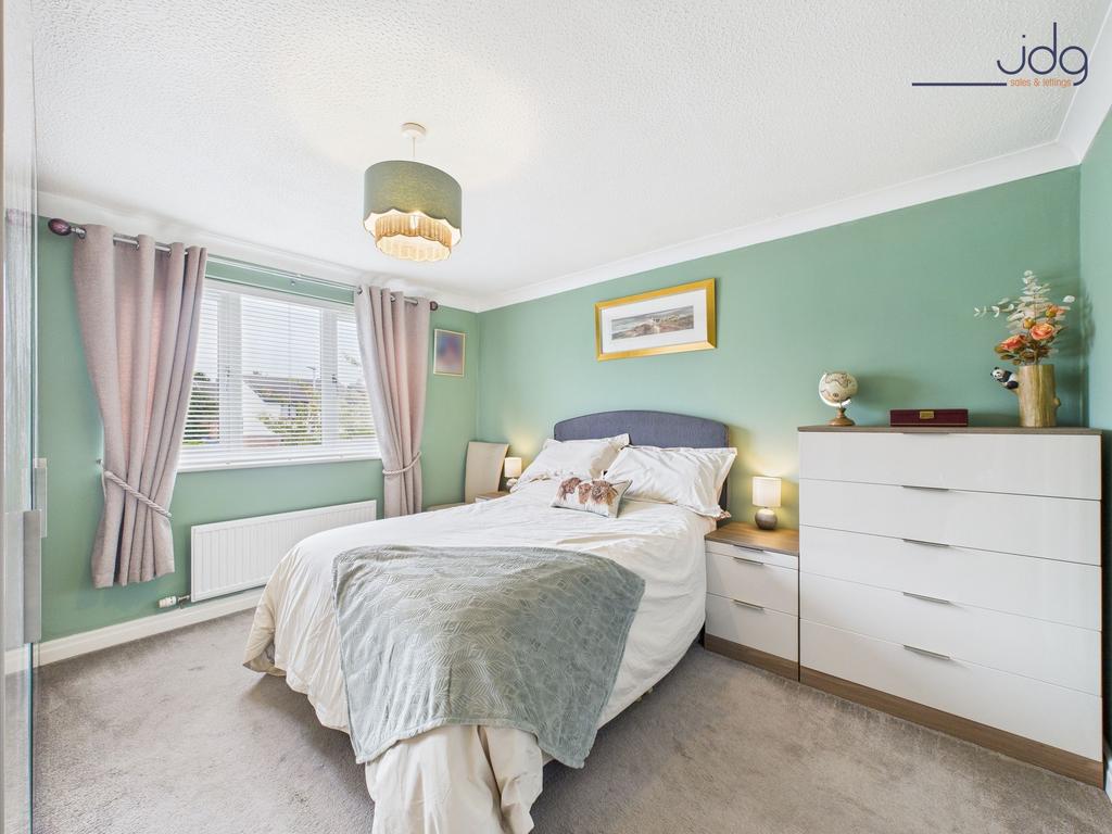 Double Bedroom with Ensuite and built in wardrobes